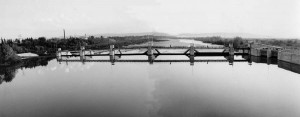 Invaso originato dalla traversa di sbarramento sul fiume Isonzo a Gorizia, 1967